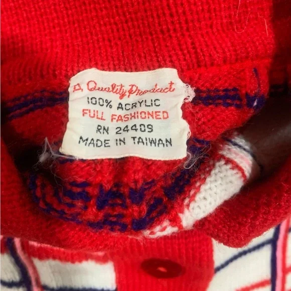 Vintage 70’s knit button up cape in multicolor plaid with fringe detail size S/M - Picture 6 of 6